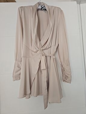 C.I.E.N. Champagne Satin Faux Wrap Mini Dress Size M Long Ruched Sleeve V-Neck